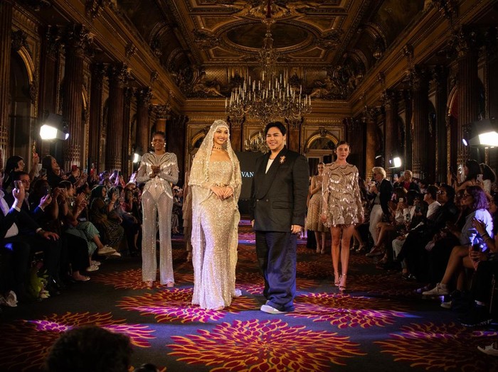 Fashion Show Ivan Gunawan di Paris Front Row 2023