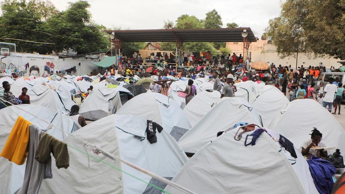 People fleeing gang violence take shelter at a sports arena, in Port-au-Prince, Haiti September 1, 2023. REUTERS/Ralph Tedy Erol