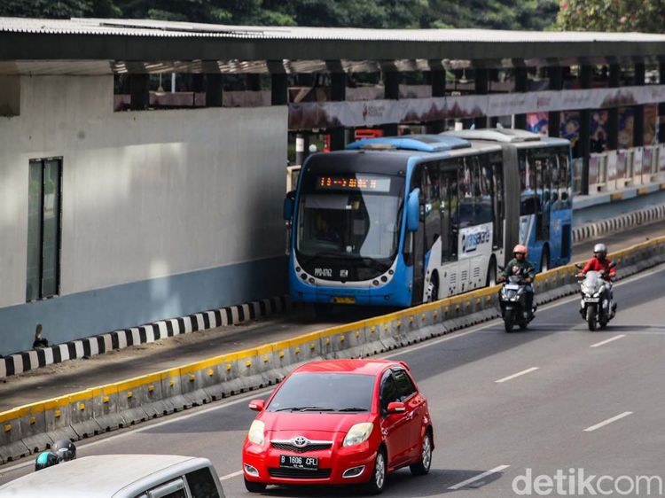 Halte Karet Kembali Layani Penumpang TransJakarta