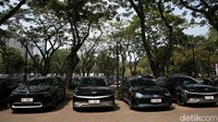 Jajaran kendaraan ramah lingkungan tersebut merupakan hasil kerja sama dengan beberapa perusahaan otomotif nasional seperti BMW, Toyota, Hyundai, hingga Wuling.  