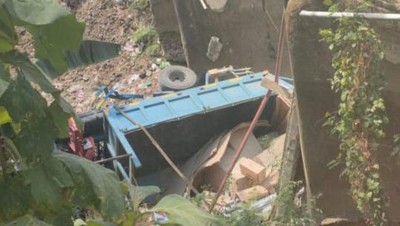 Penampakan Jembatan di Lamongan Ambrol Saat Dilewati Truk Muat Beton