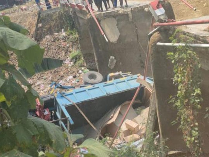 jembatan di Lamongan ambruk