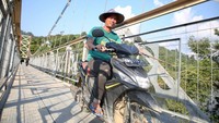 Sebelumnya masyarakat Desa Kareho harus menggunakan jalur sungai untuk menuju Kota Putussibau. Foto: Dok. Kementerian PUPR
