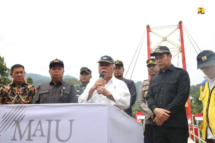 Jembatan Gantung Kareho di Kalimantan Barat rampung.