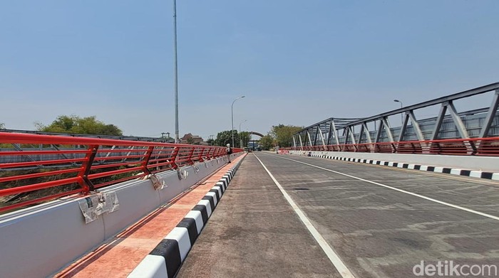 Jembatan Jurug B usai dilakukan pengerjaan selama setahun, Senin (4/9/2023)