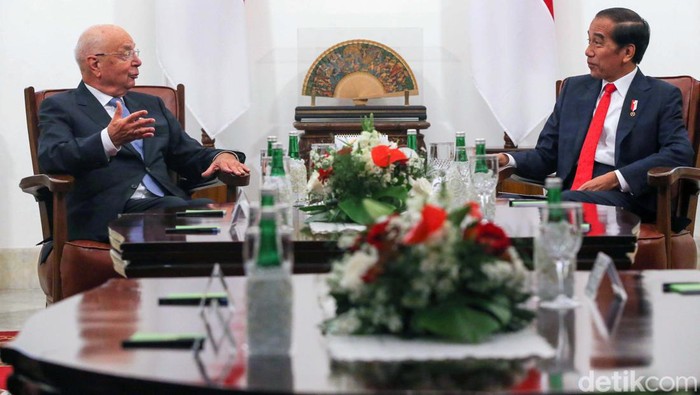 Jokowi Bertemu Bank Dunia, IMF, dan World Economic Forum Presiden Joko Widodo menerima audiensi pimpinan tiga organisasi internasional. Tiga organisasi itu adalah Bank Dunia, IMF, dan World Economic Forum.