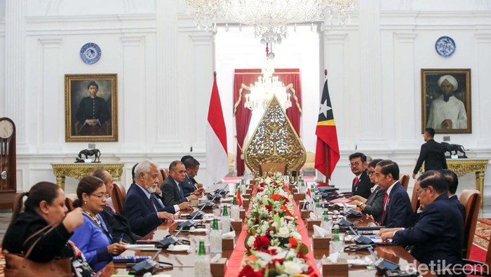 Presiden Joko Widodo (Jokowi) menerima kunjungan Perdana Menteri (PM) Timor Leste Xanana Gusmao di Istana Merdeka, Senin (4/9/2023). Jokowi mengatakan sebagai saudara, kemitraan Indonesia dan Timor Leste harus semakin dipererat.