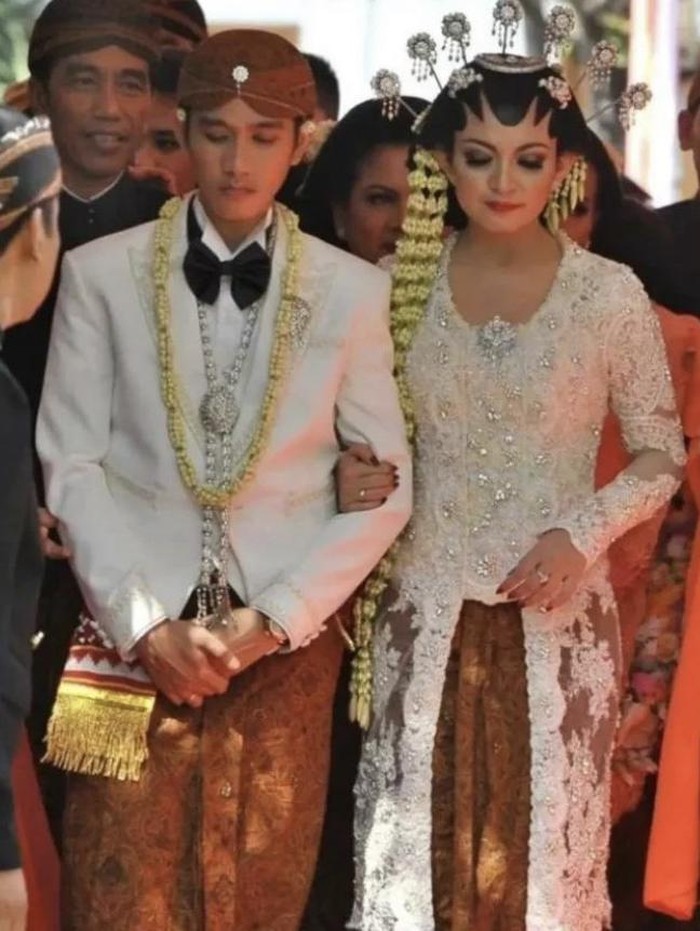 Kebaya Pengantin Adat Jawa