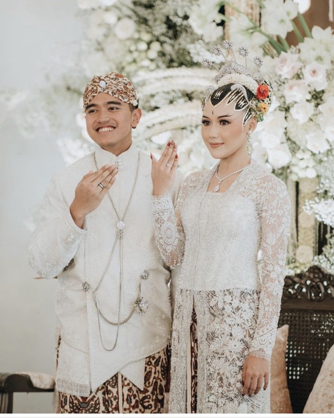 Terbaru adalah pernikahan Kaesang Pangarep dan Erina Gudono. Putra ketiga Presiden Jokowi ini menikahi Puteri Indonesia DIY 2022 pada 10 Desember 2022, dan kental dengan budaya Yogyakarta. Foto: Instagram