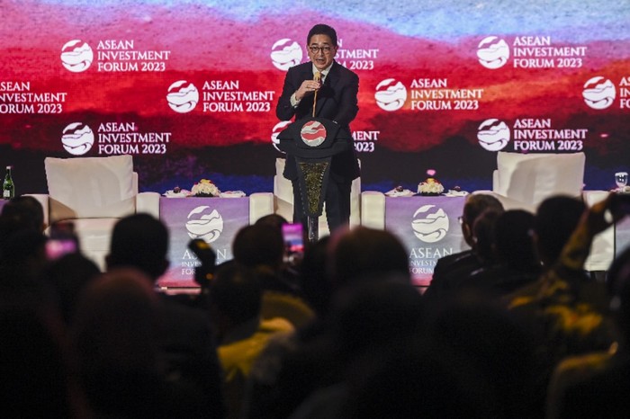 Ketua ASEAN Business Advisory Council (ASEAN-BAC) Arsjad Rasjid saat di acara ASEAN Investment Forum 2023 di Jakarta, Minggu (3/9/2023). Turut hadir dalam forum tersebut Menteri Investasi/Kepala BKPM Bahlil Lahadalia dan Co-Founder & General Partner Alpha JWC Ventures Chandra Tjan.