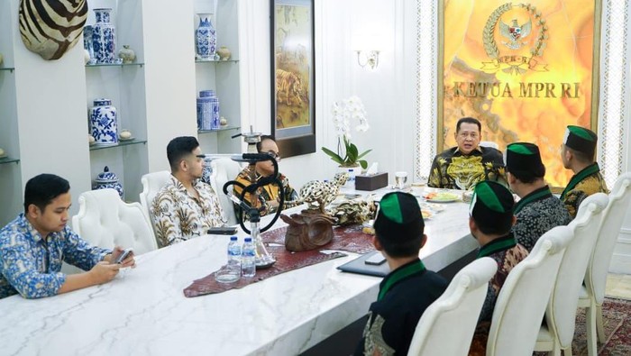 Ketua MPR RI Bambang Soesatyo (Bamsoet) menerima kunjungan mahasiswa pengurus Himpunan Mahasiswa Islam (HMI) Cabang Istimewa Turki, di Jakarta