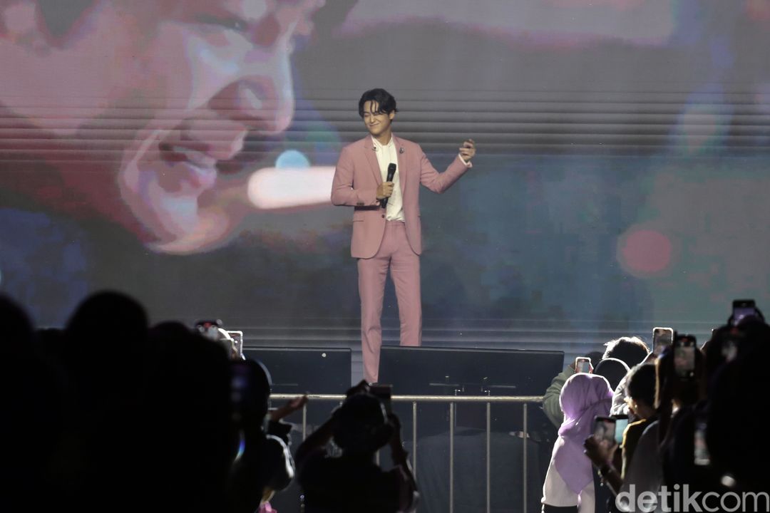 Kim Bum dalam acara fanmeeting 'Between U and Me', Minggu (3/9/2023). Fanmeeting yang digelar Viu ini bertempat di Grand Ballroom Hotel Indonesia Kempinski, Jakarta Pusat.