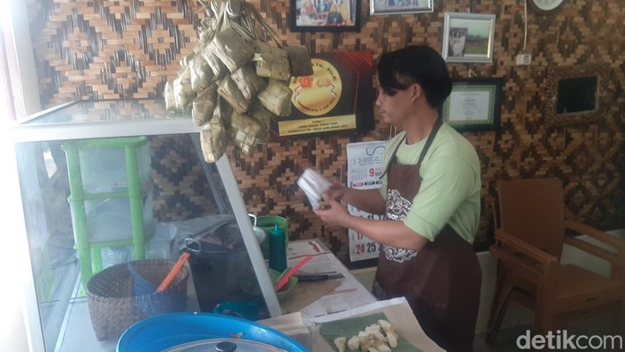 Kupat tahu legendaris Mangunreja