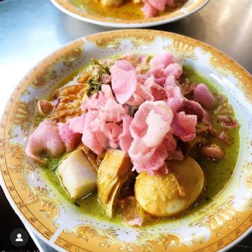 Lamak Bana! 20 Ketupat Sayur Padang Berlauk Komplet