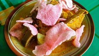 Ketupat Sayur Padang Uni Epi bisa disambangi di daerah Ragunan. Tersedia lauk pelengkap ketupat sayur, mulai dari gulai telur hingga rendang. Harga per porsinya sekitar Rp 20 ribuan. Foto : Instagram @yuk_kita_makan