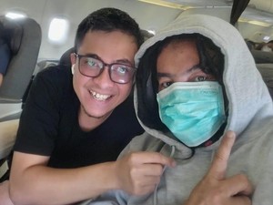 Penampakan Limbad di Pesawat Diduga Pulang dari RS Usai Jenggotnya Terbakar