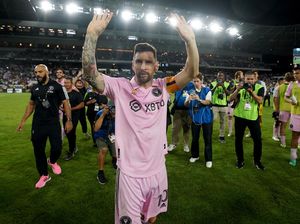 Momen Lionel Messi Dilempar Botol di Markas Lawan