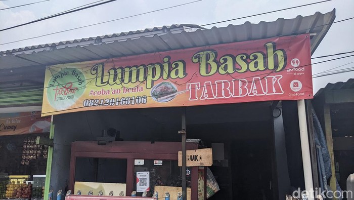 Lumpia Basah Tarbak di Bandung.