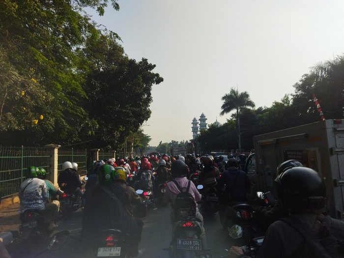 Macet di Jalan Raya Bogor