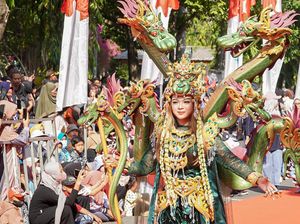 Megilan Karnaval Wujud Rama-Shinta Disambut Antusias Warga Lamongan