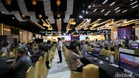 Ada pula fasilitas media briefing room; press conference room berkapasitas 300 pax+five languages interpreters; 2 stand-up position+webcast/live streaming; media lounge; medical lockers and storage facilities; publication and distribution desk; photocopy and stationery corner; beberapa monitor TV; shuttle bus; dan beberapa lot untuk SNG.  
