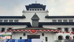 Menikmati Sisi Lain Bandung dari Puncak Gedung Sate