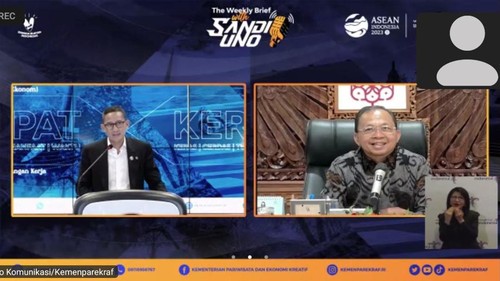 Menteri Pariwisata dan Ekonomi Kreatif Sandiaga Salahuddin Uno dan Gubernur Bali Wayan Koster dalam acara The Weekly Briefing with Sandi Uno yang digelar online, Senin (4/9/2023) malam. (Ni Made Lastri Karsiani Putri-detikBali)