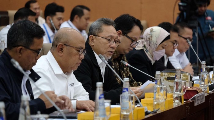 Menteri Perdagangan Zulkifli Hasan Rapat di Komisi VI DPR RI, Senin (4/9).