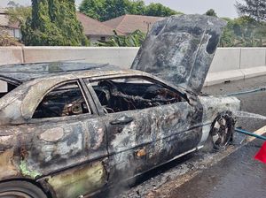 Sedan Terbakar di Jalan Tol Gempol-Pasuruan