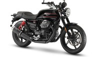 Penampilan Moto Guzzi V7 Stone Special Edition pun semakin keren berkat aksen merah di beberapa bagian yang menciptakan kontras warna unik sekaligus menegaskan kesan sporty. Pada bagian tangki, tersemat grafis merah elegan yang membuat logo Elang Moto Guzzi semakin hidup. Foto: Dok. Moto Guzzi