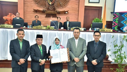 Gubernur NTB Zulkieflimansyah bersama pimpinan anggota DPRD saat rapat paripurna beberapa waktu yang lalu.
