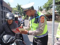 Operasi Zebra di Labuan Bajo-Denpasar, Bidik Pengendara Main HP-Ngebut