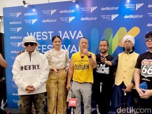 Memori Bahagia PAS Band Saat Umrah Bareng