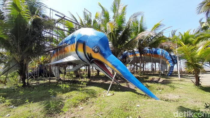 Patung ikan marlin Pangandaran