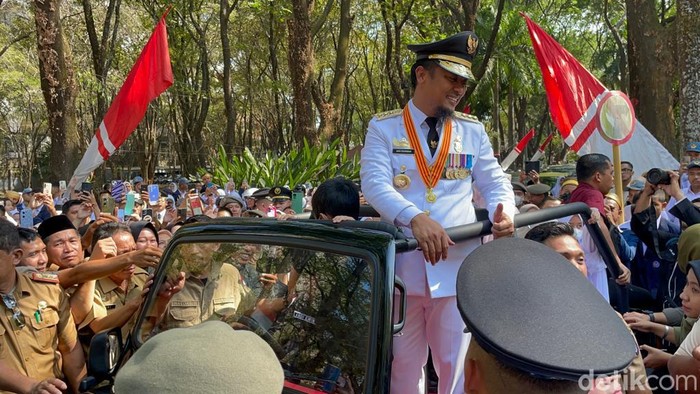 Pawai pelepasan Gubernur Sulsel Andi Sudirman Sulaiman.