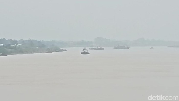 Penampakan kabut asap yang menyelimuti Kota Jambi