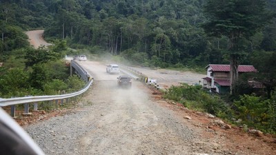 Penampakan Terkini Proyek Jalan Perbatasan Kalbar Tembus ke Kaltim 608 Km