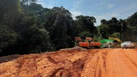 Saat ini juga dilakukan Pembangunan Jembatan Ruas Entikong- Rasau - Badau MYC 2020 - 2023 senilai Rp139 miliar (859 meter), Peningkatan Jalan Ruas Rasau - Sepulau - Batas Kapuas Hulu/Sintang MYC 2022 - 2024 senilai Rp181 miliar (68 km), Pemeliharaan Rutin Jalan dan Jembatan Ruas Simpang Balai Karangan - Rasau - Simpang Nanga Kantuk - Nanga Badau (89 km) senilai Rp7,39 miliar, Pembangunan Jalan Nanga Era - Batas Kaltim MYC 2022 - 2024 senilai Rp148 miliar (25 km), dan Pemeliharaan Rutin Jalan dan Jembatan Ruas Nanga Era - Bts. Kaltim (27 km) senilai Rp2,9 miliar, serta Pemeliharaan Rutin Simpang Temajuk - Tanjung dan Aruk - Simpang Take (65 km) senilai Rp. 3,9 miliar.  