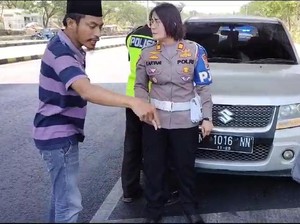 Terungkap Identitas Sebenarnya Agus yang Umpat dan Cakar Polisi di Suramadu