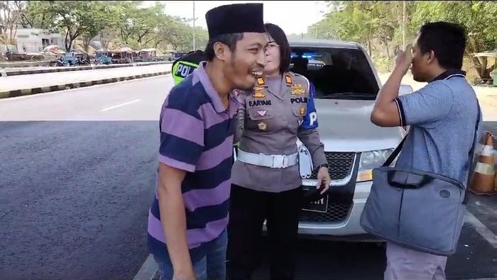 Pengendara mobil melawan saat hendak ditilang di Suramadu