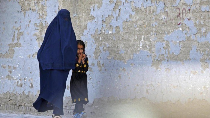Afghan women and girls have been banned from attending high school and university as well as barred from visiting parks, fairs and gymnasiums © Ahmad SAHEL ARMAN / AFP/File
