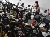 Syarat Dapat Motor Listrik Subsidi Gampang Banget, Kenapa Distribusi Masih Seret?