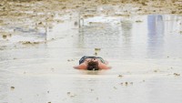Bukan hanya itu, mengutip dari Reuters, otoritas menemukan satu korban tewas di antara puluhan ribu pengunjung festival tahunan itu. (Trevor Hughes/USA Today Network via REUTERS)