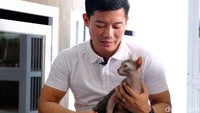 Minat masyarakat memelihara kucing ras tertentu saat ini semakin tinggi, apalagi ras dari luar negeri yang belum banyak dipelihara di Indonesia, seperti Lykoi, devon rex hingga Dwelf. Ketiga kucing ras itu memang sedang diburu para cat lovers berkantong tebal, pasalnya harga untuk adopsi kucing-kucing langka tersebut menembus Rp 90-150 juta per ekornya.
