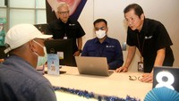 AXA Mandiri telah melayani lebih dari 4 juta masyarakat Indonesia yang didukung oleh lebih dari 2.300 Financial Advisor, serta lebih dari 370 Tele-Sales dan Corporate Sales officer.