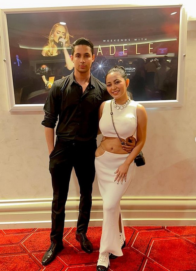 Selain itu, Rachel dan Salim pun datang dari satu konser ke konser lainnya. Inilah potret keduanya saat nonton konser Adele. Foto: dok. Instagram/@rachelvennya