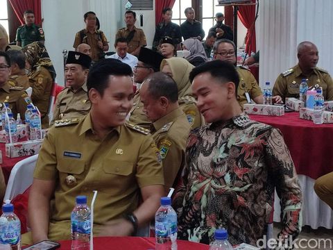 Rapat Forum Koordinasi Pimpinan Daerah (Forkompimda) Provinsi Jawa Tengah di Gedung Wisma Perdamaian, Semarang, Senin (4/9/2023). Rapat ini dihadiri para kepala daerah, di antaranya Wali Kota Solo Gibran Rakabuming Raka dan Bupati Kendal, Dico Ganindito.