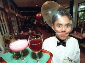 Unik! Restoran Bertema Kondom di Thailand, Pelayannya Pakai Kondom di Kepala