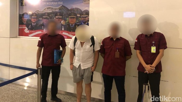 Seorang bule Jerman diusir dari Bali karena memberi keterangan palsu agar mendapat izin tinggal.