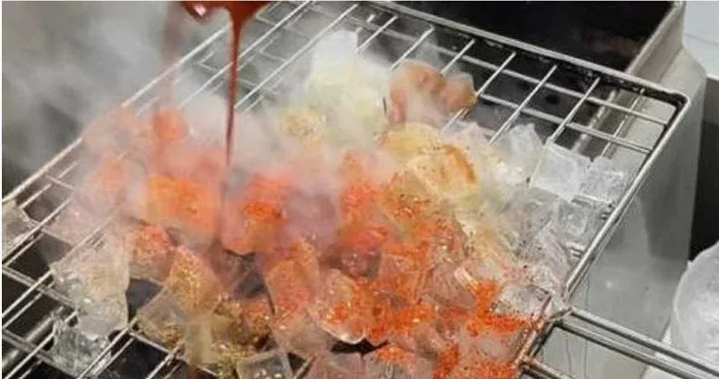 Setelah Viral Tumis Batu Kolam, di China Muncul Menu Es Batu Bakar